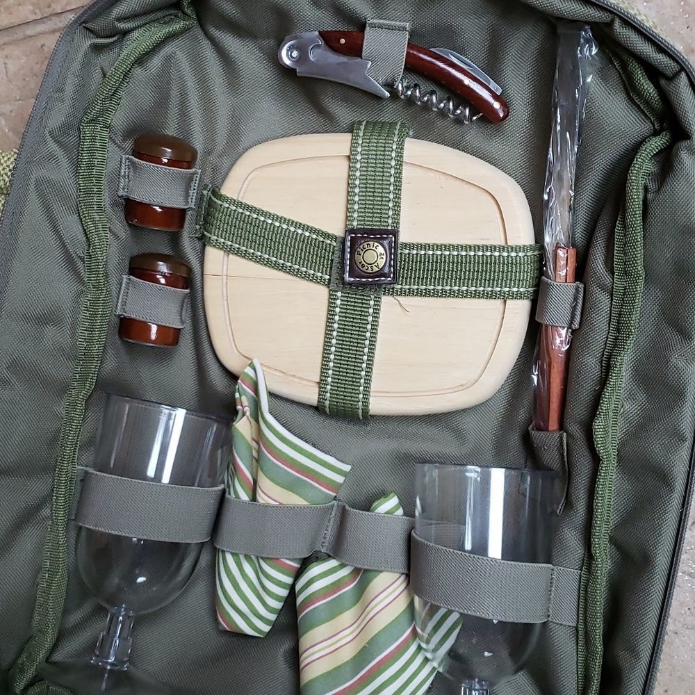Picnic at Ascot Picnic for TWO! Olive Green - Picture 5 of 6